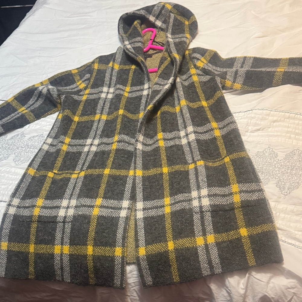 Tahari Gray and Yellow Plaid Hooded Cape